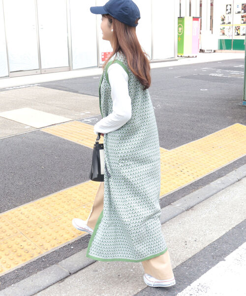 fredy emue(フレディエミュ)の「レトロ柄ジャガードロングジレ(ベスト・レディース・グリーン系その他4/ベージュ系その他4・38)」の7枚目の写真