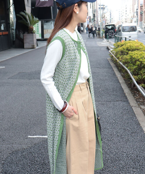 fredy emue(フレディエミュ)の「レトロ柄ジャガードロングジレ(ベスト・レディース・グリーン系その他4/ベージュ系その他4・38)」の8枚目の写真