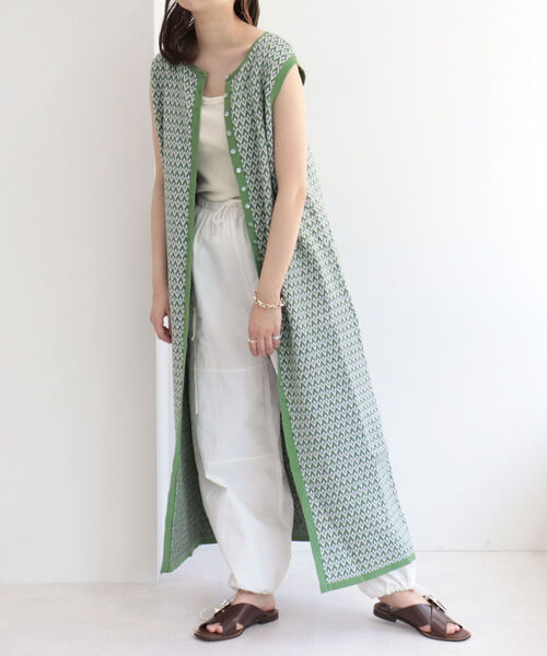 fredy emue(フレディエミュ)の「レトロ柄ジャガードロングジレ(ベスト・レディース・グリーン系その他4/ベージュ系その他4・38)」の14枚目の写真