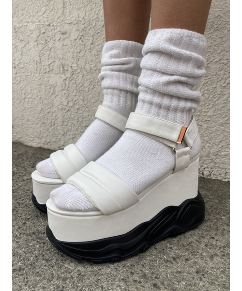 EGOIST（エゴイスト）の「厚底スポーツサンダル（サンダル・レディース・ブラック/ホワイト・S/M）」の2枚目の写真