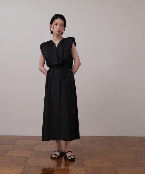 NATURAL BEAUTY BASIC（ナチュラルビューティーベーシック）の「ボリュームフレアワンピース（ワンピース・レディース・ブラック/オフホワイト/ブルー・SMALL/MEDIUM）」の13枚目の写真