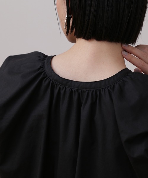 NATURAL BEAUTY BASIC（ナチュラルビューティーベーシック）の「ボリュームフレアワンピース（ワンピース・レディース・ブラック/オフホワイト/ブルー・SMALL/MEDIUM）」の18枚目の写真