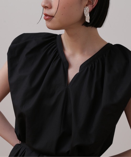 NATURAL BEAUTY BASIC（ナチュラルビューティーベーシック）の「ボリュームフレアワンピース（ワンピース・レディース・ブラック/オフホワイト/ブルー・SMALL/MEDIUM）」の19枚目の写真