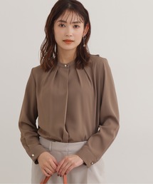 フロントタックブラウス