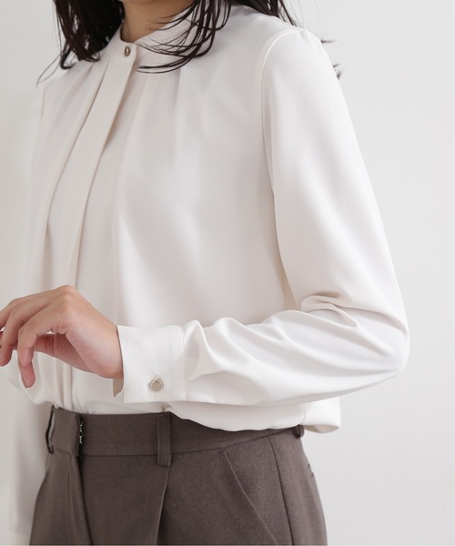 NATURAL BEAUTY BASIC（ナチュラルビューティーベーシック）の「フロントタックブラウス（シャツ/ブラウス・レディース・オフホワイト/ブラウン/ブルー・MEDIUM/SMALL）」の4枚目の写真