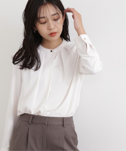 NATURAL BEAUTY BASIC（ナチュラルビューティーベーシック）の「フロントタックブラウス（シャツ/ブラウス・レディース・オフホワイト/ブラウン/ブルー・MEDIUM/SMALL）」の5枚目の写真