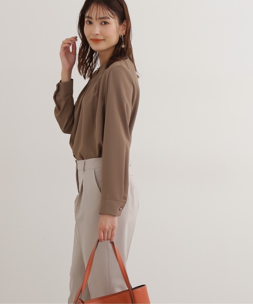 NATURAL BEAUTY BASIC（ナチュラルビューティーベーシック）の「フロントタックブラウス（シャツ/ブラウス・レディース・オフホワイト/ブラウン/ブルー・MEDIUM/SMALL）」の16枚目の写真