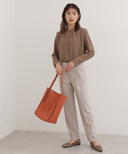 NATURAL BEAUTY BASIC（ナチュラルビューティーベーシック）の「フロントタックブラウス（シャツ/ブラウス・レディース・オフホワイト/ブラウン/ブルー・MEDIUM/SMALL）」の19枚目の写真