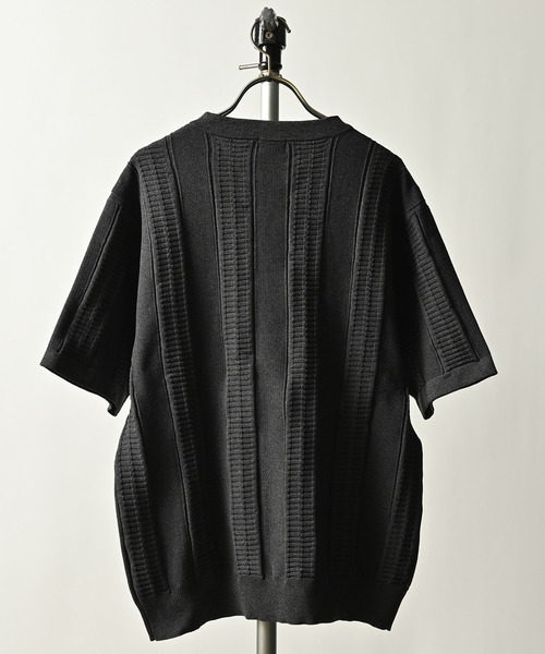 MMMM(エムエムエムエム)の「MMMM/ポリエステルエアリーVネックニットTシャツ(Tシャツ/カットソー・メンズ・チャコールグレー/ベージュ/ブルー・LARGE/X-LARGE/MEDIUM)」の13枚目の写真