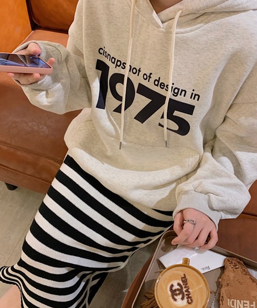 VitaFelice（ヴィータフェリーチェ）の「ロゴ スウェット パーカー