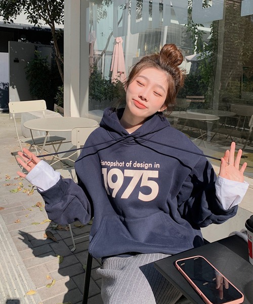 VitaFelice（ヴィータフェリーチェ）の「ロゴ スウェット パーカー