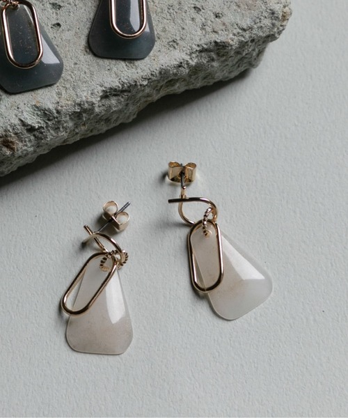 KATHARINE ROSS（キャサリンロス）の「【KATHARINE ROSS】ニュアンスカラ－ピアス（ピアス（両耳用）・レディース・グレー/アイボリー・MEDIUM）」の2枚目の写真