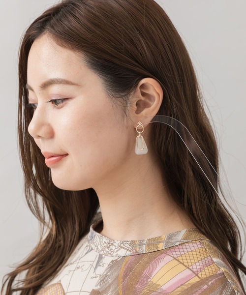 KATHARINE ROSS（キャサリンロス）の「【KATHARINE ROSS】ニュアンスカラ－ピアス（ピアス（両耳用）・レディース・グレー/アイボリー・MEDIUM）」の4枚目の写真