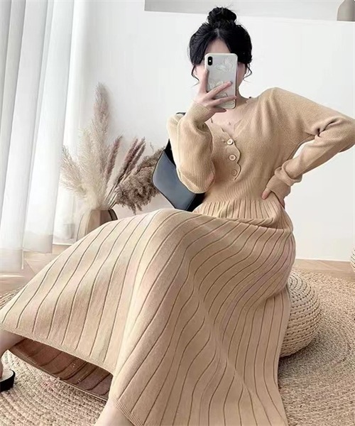 FREE STYLISTS(フリー スタイリスト)の「Vネックニットプリーツワンピース(ワンピース・レディース・ライトベージュ/ブラック/カーキ/パープル・FREE)」の14枚目の写真