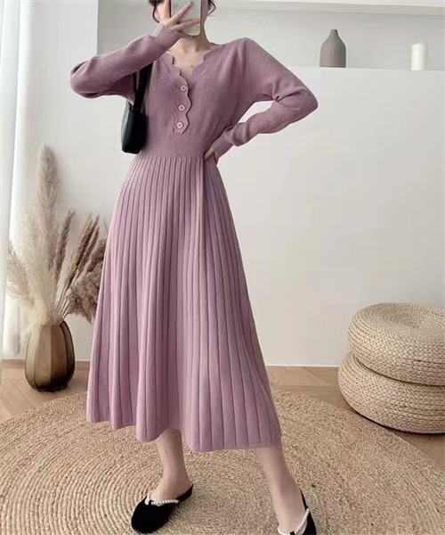 FREE STYLISTS(フリー スタイリスト)の「Vネックニットプリーツワンピース(ワンピース・レディース・ライトベージュ/ブラック/カーキ/パープル・FREE)」の13枚目の写真