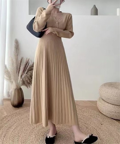 FREE STYLISTS(フリー スタイリスト)の「Vネックニットプリーツワンピース(ワンピース・レディース・ライトベージュ/ブラック/カーキ/パープル・FREE)」の16枚目の写真