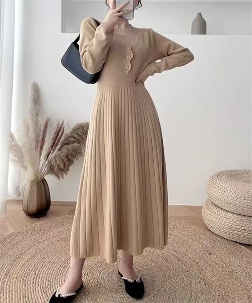 FREE STYLISTS(フリー スタイリスト)の「Vネックニットプリーツワンピース(ワンピース・レディース・ライトベージュ/ブラック/カーキ/パープル・FREE)」の17枚目の写真