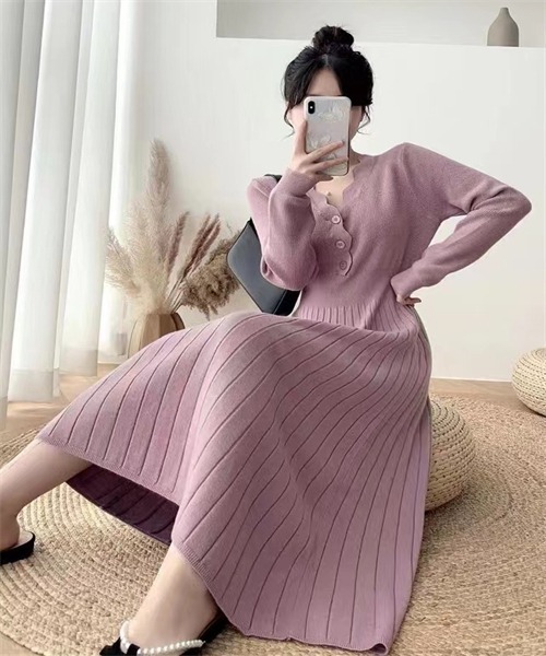 FREE STYLISTS(フリー スタイリスト)の「Vネックニットプリーツワンピース(ワンピース・レディース・ライトベージュ/ブラック/カーキ/パープル・FREE)」の8枚目の写真