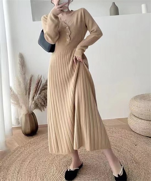 FREE STYLISTS(フリー スタイリスト)の「Vネックニットプリーツワンピース(ワンピース・レディース・ライトベージュ/ブラック/カーキ/パープル・FREE)」の15枚目の写真