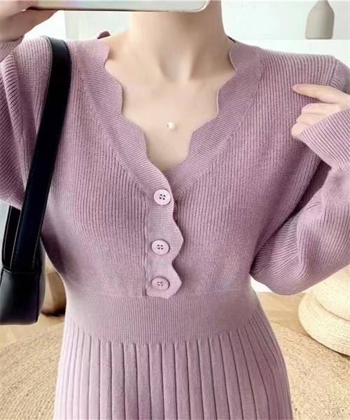 FREE STYLISTS(フリー スタイリスト)の「Vネックニットプリーツワンピース(ワンピース・レディース・ライトベージュ/ブラック/カーキ/パープル・FREE)」の9枚目の写真