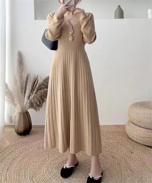 FREE STYLISTS(フリー スタイリスト)の「Vネックニットプリーツワンピース(ワンピース・レディース・ライトベージュ/ブラック/カーキ/パープル・FREE)」の18枚目の写真