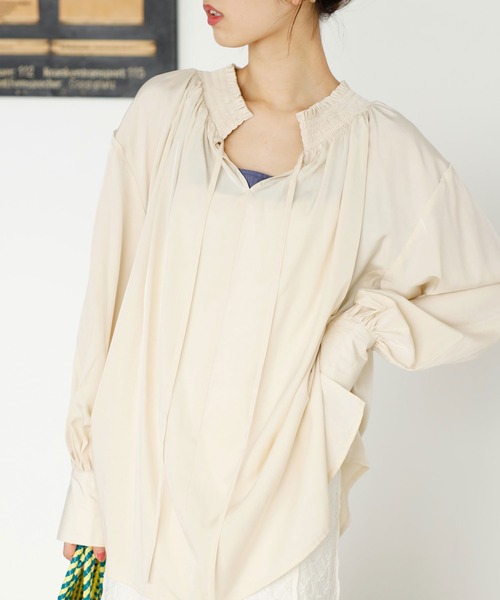 GeeRA（ジーラ）の「リボン付スキッパーブラウス（シャツ/ブラウス・レディース・アイボリー/ライトグリーン・MEDIUM/LARGE）」の2枚目の写真