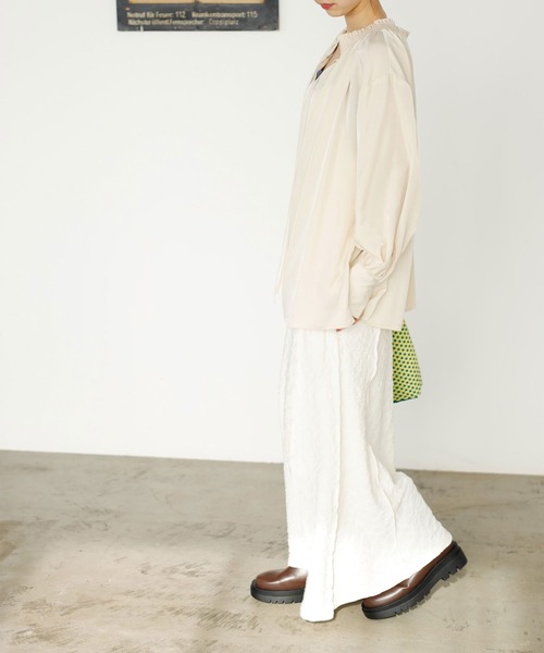 GeeRA（ジーラ）の「リボン付スキッパーブラウス（シャツ/ブラウス・レディース・アイボリー/ライトグリーン・MEDIUM/LARGE）」の4枚目の写真