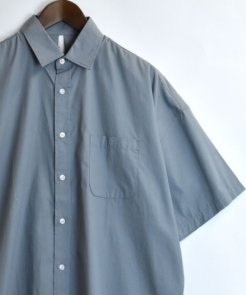 おしゃれスタ（オシャレスタ）の「ブロードビッグレギュラーカラー半袖シャツ【IR】（シャツ/ブラウス・メンズ・ブルー系その他/イエロー系その他/ホワイト系その他/サックスブルー/ブラック系その他/パープル系その他/グリーン/グレイッシュベージュ/ブラック/グリーン系その他/ホワイト・M/L/XL）」の8枚目の写真