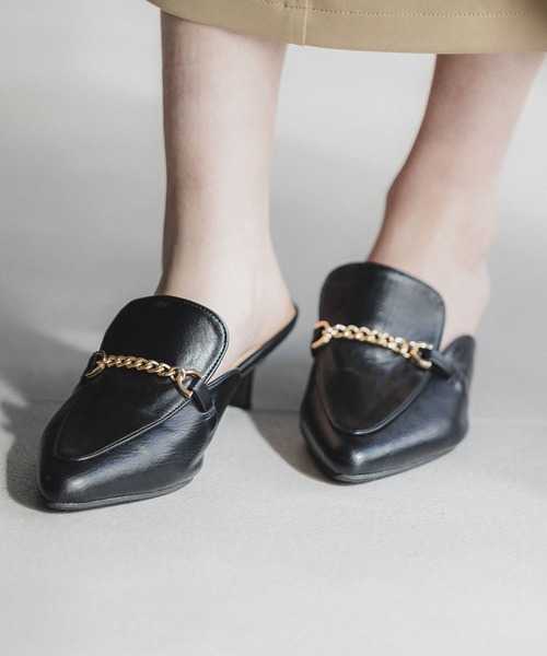 Andemiu(アンデミュウ)の「チェーンローファーミュール190476(サンダル・レディース・ブラック/アイボリー・MEDIUM/LARGE)」の1枚目の写真