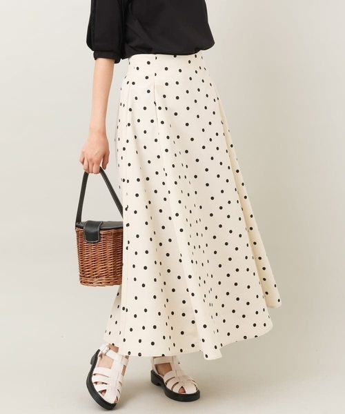 a.v.v（アーヴェヴェ）の「ライトタフタサーキュラースカート（スカート・レディース・ブルー/アイボリー/ブラック・36/38/40/42/34）」の2枚目の写真