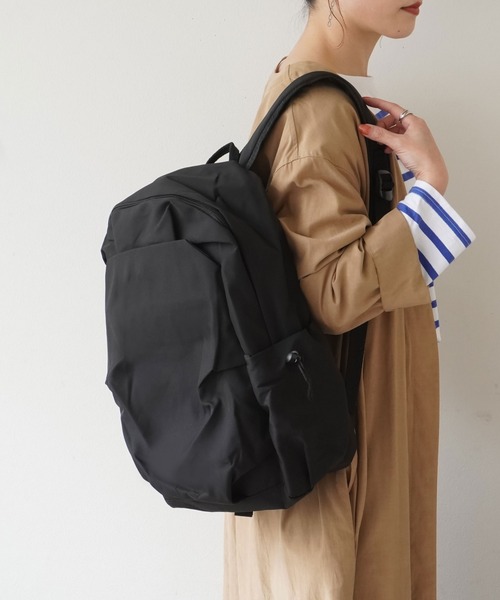 ammy.（エイミードット）の「【 ammy. / エイミードット 】 タックイン フロント ポケット リュック（バックパック/リュック・レディース・ブラック/アイボリー・FREE）」の2枚目の写真