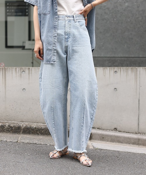 COLONY 2139（コロニートゥーワンスリーナイン）の「カーブデニム