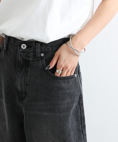 COLONY 2139（コロニートゥーワンスリーナイン）の「カーブデニムパンツ（デニムパンツ・レディース・ブラック/サックスブルー/ブルー/ネイビー・SMALL/MEDIUM/LARGE）」の20枚目の写真