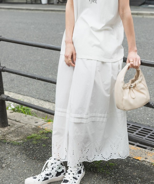 SENSE OF PLACE by URBAN RESEARCH（センスオブプレイスバイアーバンリサーチ）の「スカラシシュウタックスカート（スカート・レディース・オフホワイト/ブラック/ライトブルー・MEDIUM/SMALL）」の2枚目の写真