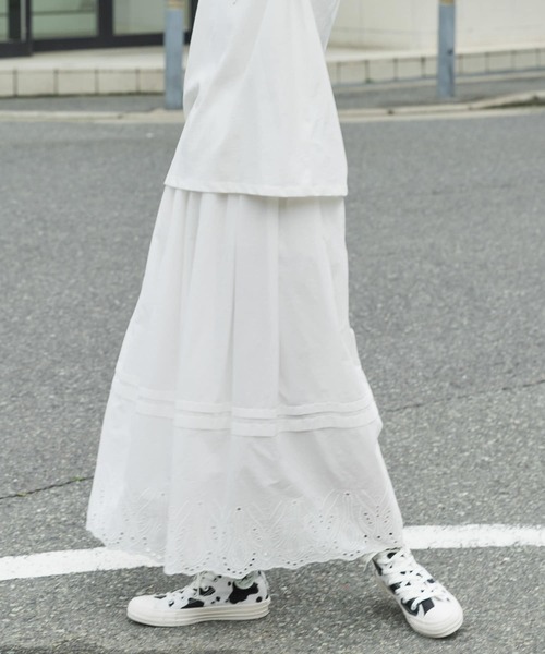 SENSE OF PLACE by URBAN RESEARCH（センスオブプレイスバイアーバンリサーチ）の「スカラシシュウタックスカート（スカート・レディース・オフホワイト/ブラック/ライトブルー・MEDIUM/SMALL）」の4枚目の写真