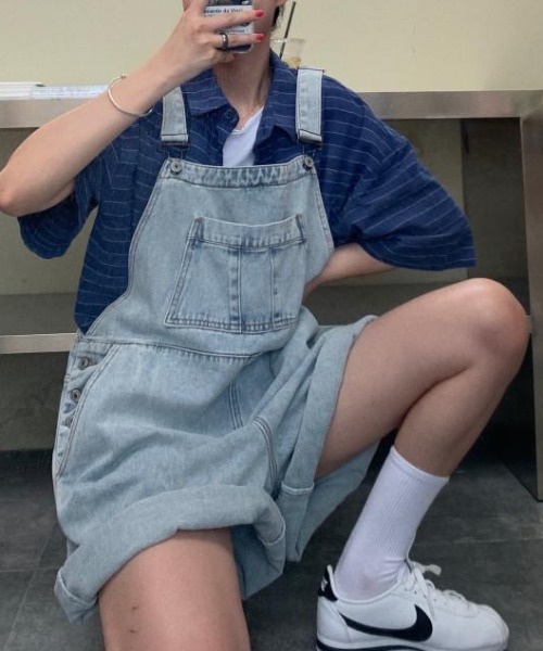 SHEENA（シーナ）の「デニムハーフオーバーオール（サロペット/オーバーオール・レディース・サックスブルー・M）」の2枚目の写真