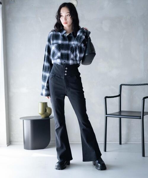 WEGO(ウィゴー)の「WEGO/ハイウエストストレッチデニムフレアパンツ(デニムパンツ・レディース・ブラック/ダークインディゴブルー・X-SMALL/SMALL/MEDIUM)」の3枚目の写真