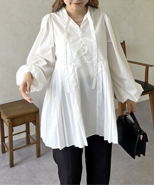 prose verse（プロズヴェール）の「パールボタンプリーツ切替ペプラムブラウス（シャツ/ブラウス・レディース・ブラック/オフホワイト・MEDIUM）」の4枚目の写真