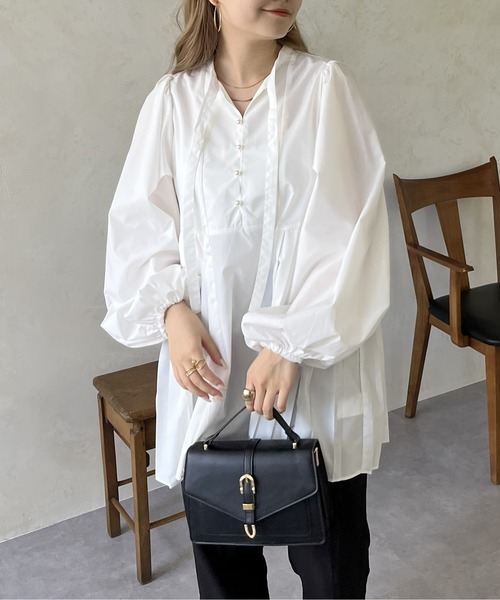 prose verse（プロズヴェール）の「パールボタンプリーツ切替ペプラムブラウス（シャツ/ブラウス・レディース・ブラック/オフホワイト・MEDIUM）」の8枚目の写真