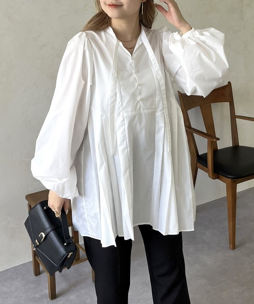 prose verse（プロズヴェール）の「パールボタンプリーツ切替ペプラムブラウス（シャツ/ブラウス・レディース・ブラック/オフホワイト・MEDIUM）」の9枚目の写真