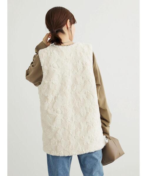 Green　Parks（グリーンパークス）の「ランダムファーベスト（ベスト・レディース・グレー/アイボリー・FREE）」の5枚目の写真