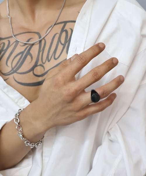 4INT.(フォイント)の「ラウンド シグネットリング / サージカルステンレス316L (金属アレルギー対応)(リング・メンズ・シルバー/ブラック・16号/18号)」の3枚目の写真