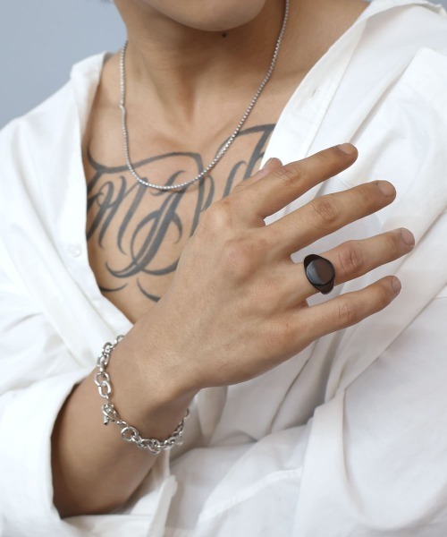 4INT.(フォイント)の「ラウンド シグネットリング / サージカルステンレス316L (金属アレルギー対応)(リング・メンズ・シルバー/ブラック・16号/18号)」の5枚目の写真