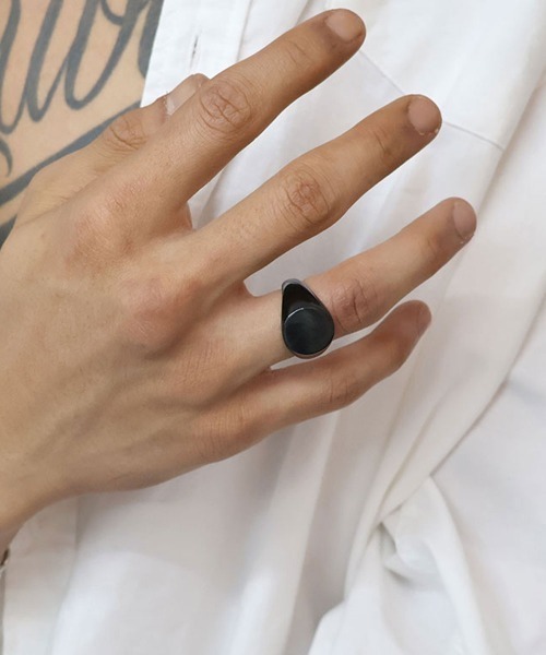 4INT.(フォイント)の「ラウンド シグネットリング / サージカルステンレス316L (金属アレルギー対応)(リング・メンズ・シルバー/ブラック・16号/18号)」の7枚目の写真