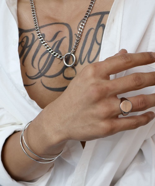 4INT.(フォイント)の「ラウンド シグネットリング / サージカルステンレス316L (金属アレルギー対応)(リング・メンズ・シルバー/ブラック・16号/18号)」の11枚目の写真