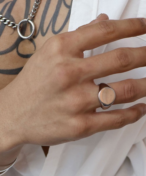 4INT.(フォイント)の「ラウンド シグネットリング / サージカルステンレス316L (金属アレルギー対応)(リング・メンズ・シルバー/ブラック・16号/18号)」の13枚目の写真