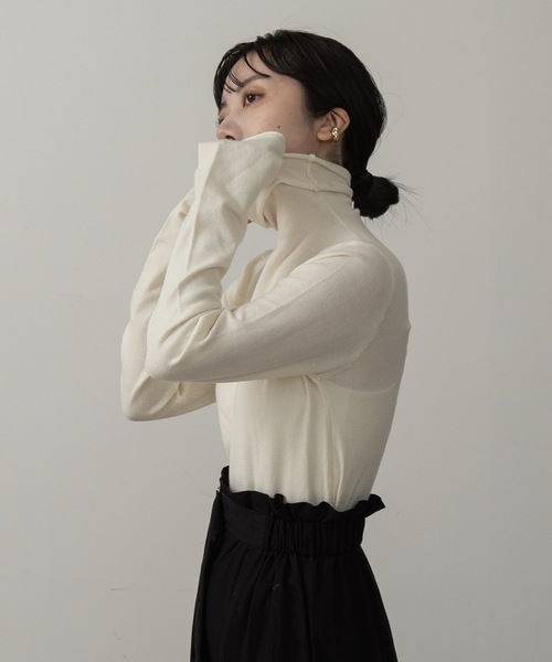 lawgy（ラウジー）の「simple turtleneck pullover（Tシャツ/カットソー・レディース・ブラック/アイボリー・FREE）」の2枚目の写真