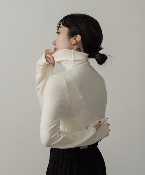 lawgy（ラウジー）の「simple turtleneck pullover（Tシャツ/カットソー・レディース・ブラック/アイボリー・FREE）」の3枚目の写真