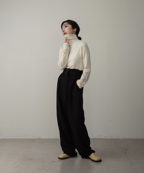 lawgy（ラウジー）の「simple turtleneck pullover（Tシャツ/カットソー・レディース・ブラック/アイボリー・FREE）」の4枚目の写真