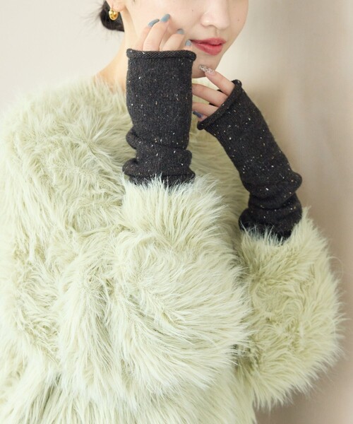 FREAK'S STORE(フリークスストア)の「限定展開 ネップ ニット アームウォーマー(アームカバー・レディース・ブラック/ブルー/ナチュラル・ONE SIZE)」の2枚目の写真